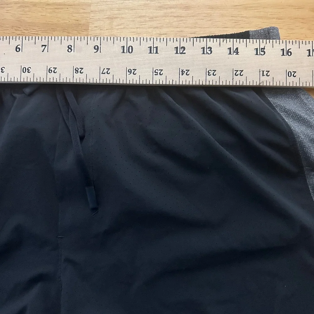 Lululemon Men's Pace Breaker Shorts Size L Black Gray Athletic Running Gym‎
